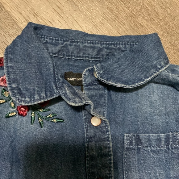 6-9 months Embroidered denim shirt with pop buttons pink shoes not included - Picture 2 of 8